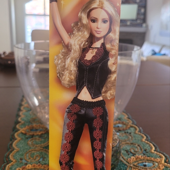 Latin Music Star Shakira Barbie Doll by Mattel New In Package (2002) Vintage - Picture 8 of 12